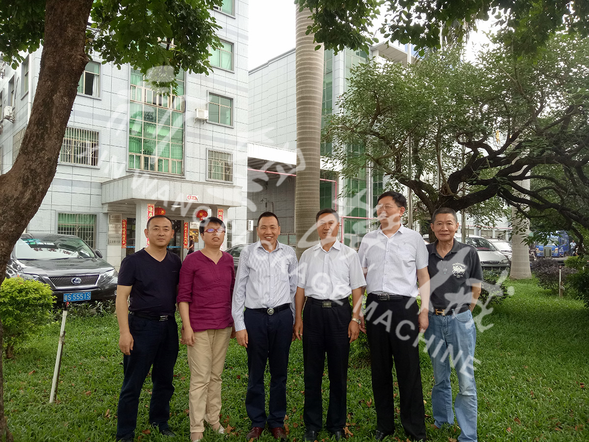 总装备部刘思刚少将、新华社李建琦博士一行莅临新望公司考察指导